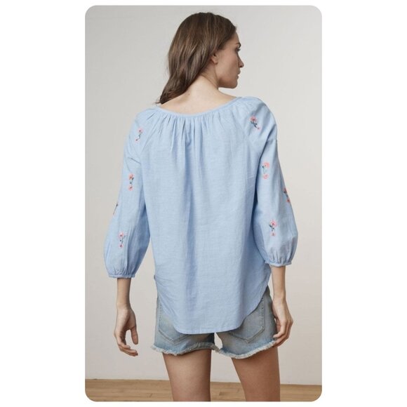 Velvet by Graham & Spencer Kira Blue Flower Floral Embroidered Top sz M - Picture 3 of 12